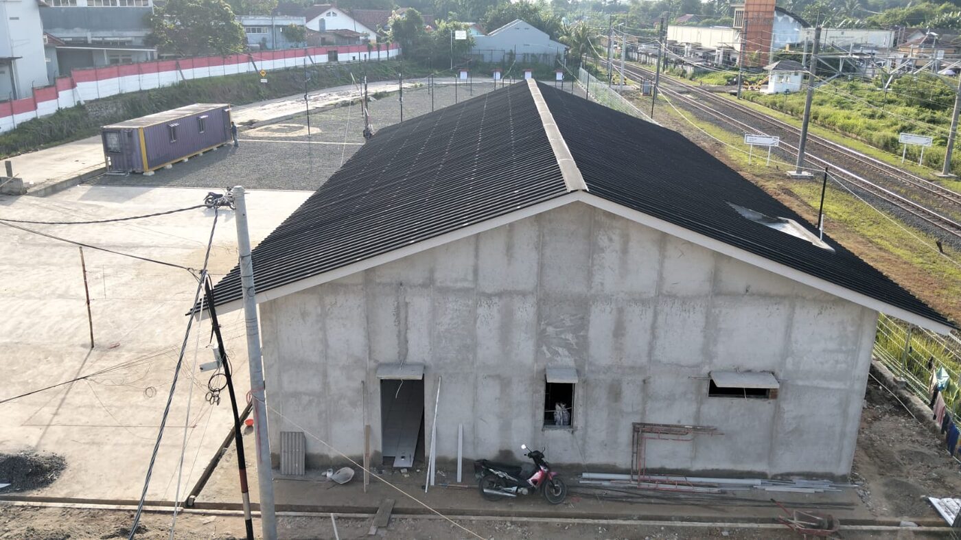 Bangunan setelah atap terpasang